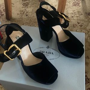 Worn once Prada velvet heels